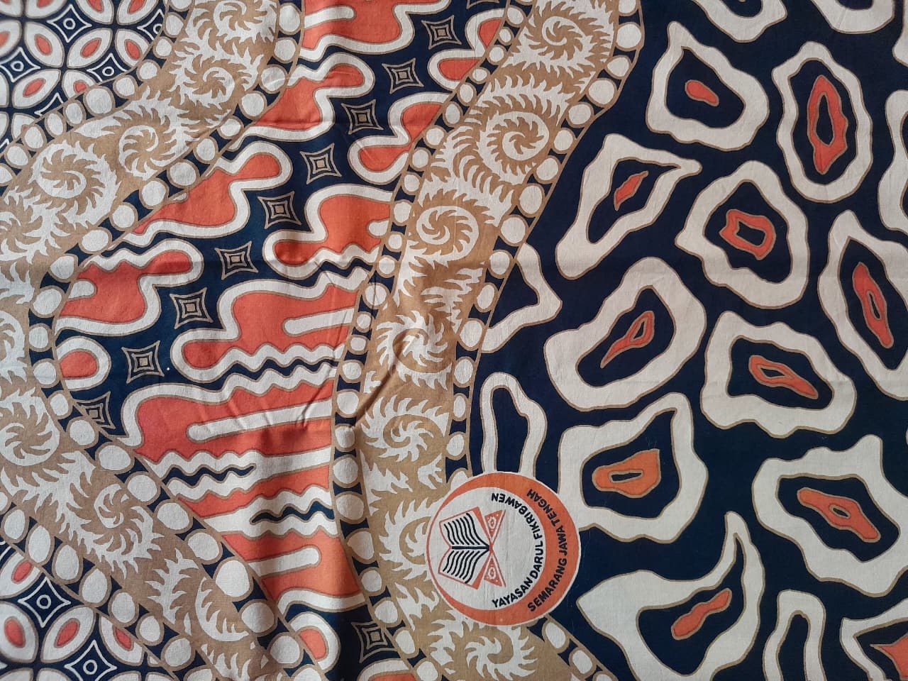 Detail Motif Identitas